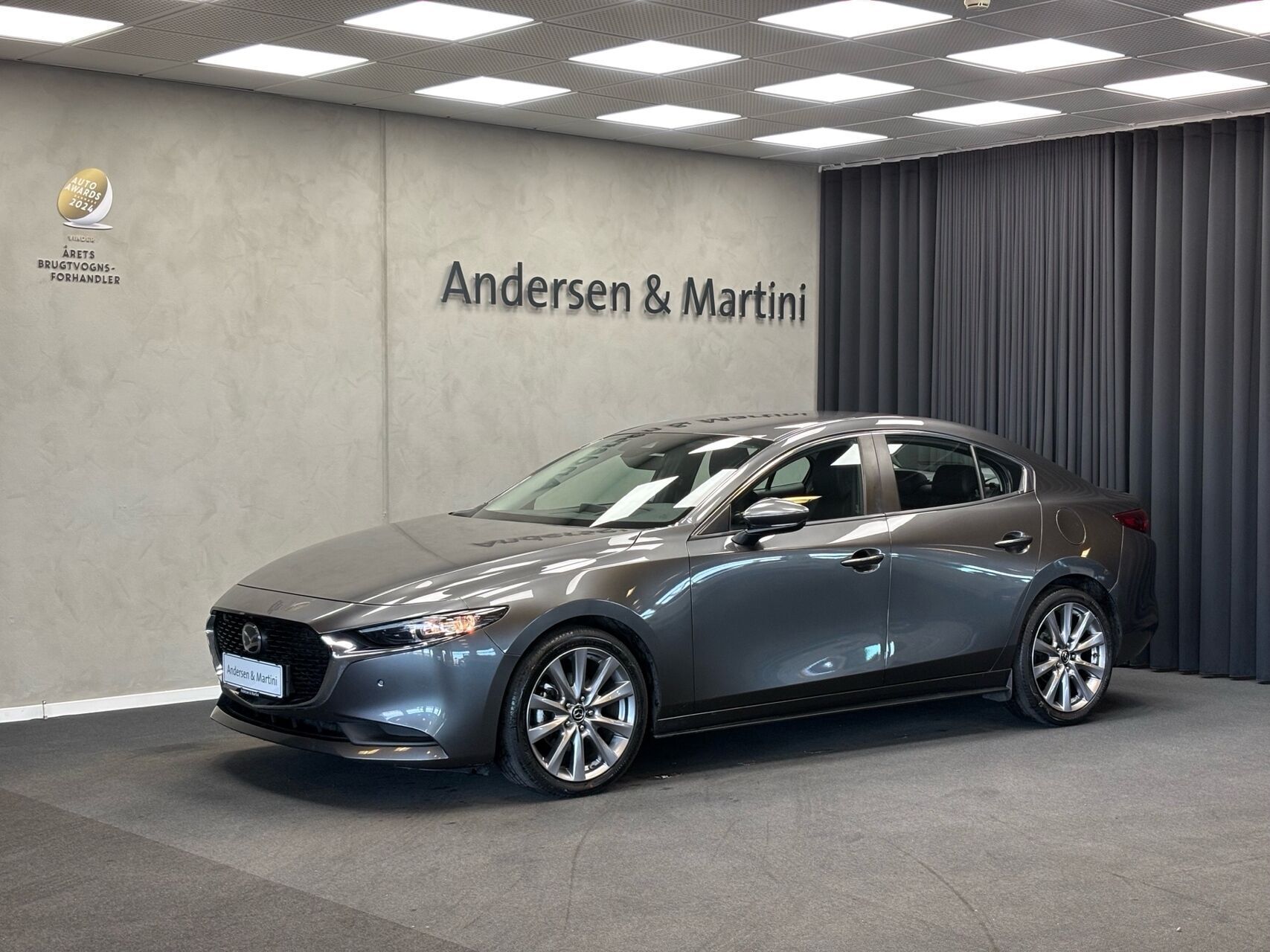 Grå Mazda 3 fra 2020