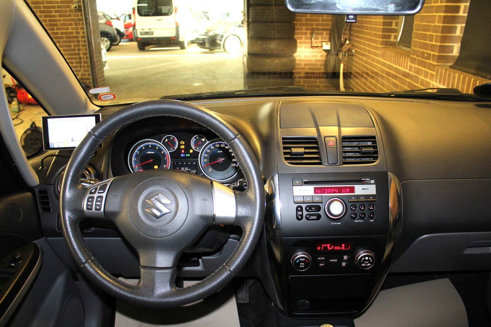 Grå Suzuki SX4 fra 2015