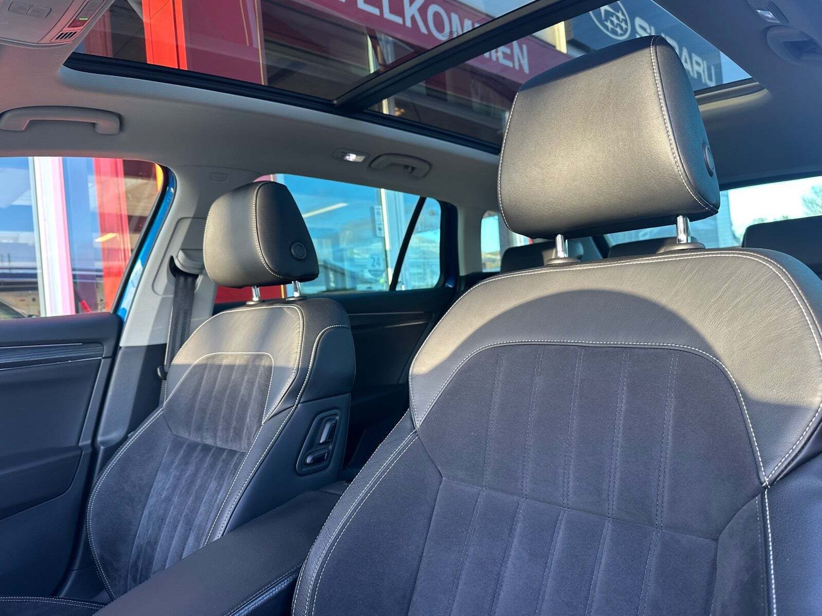 Blå Skoda Superb fra 2021