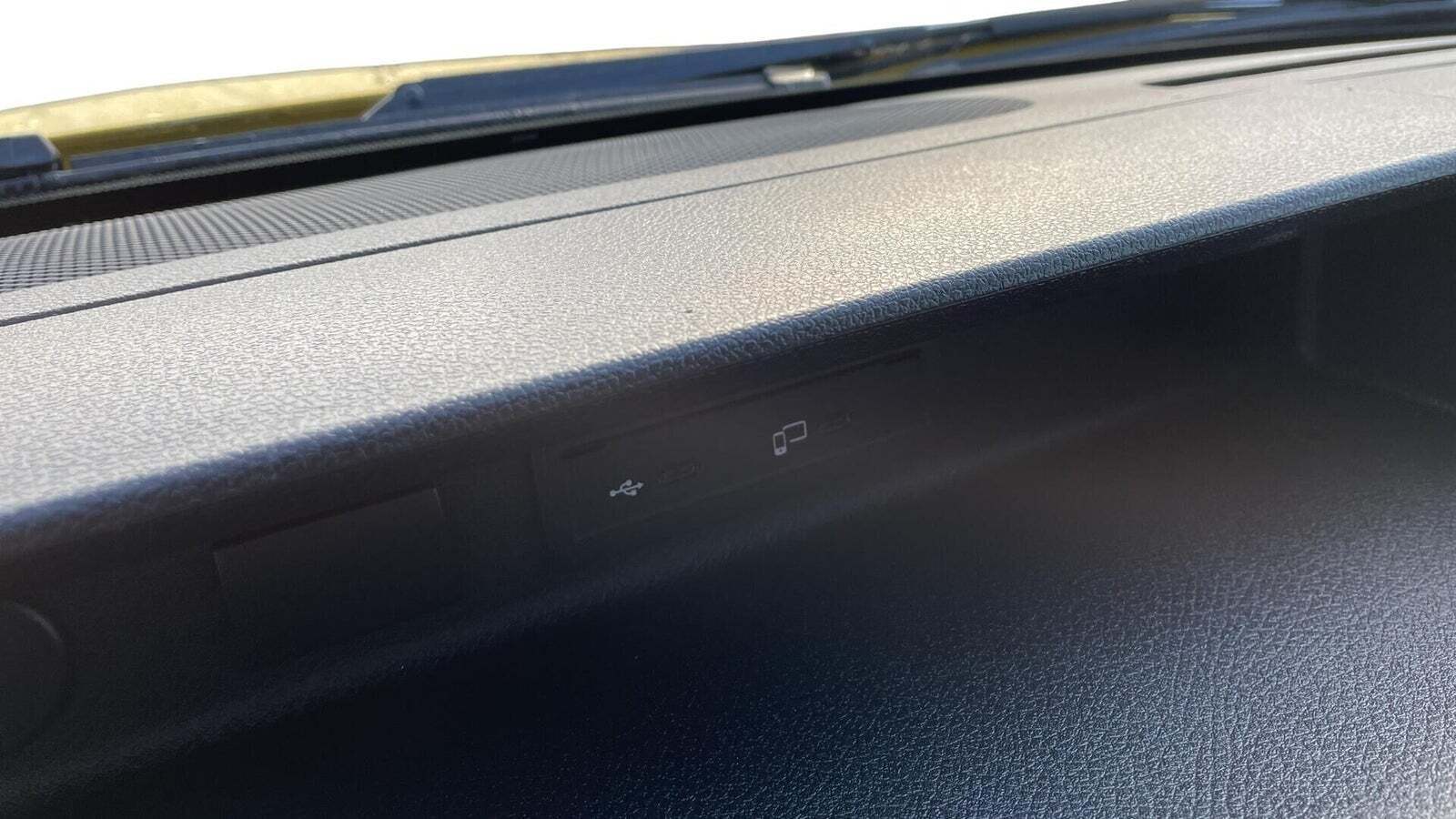 Gul Mercedes Sprinter 317 fra 2021