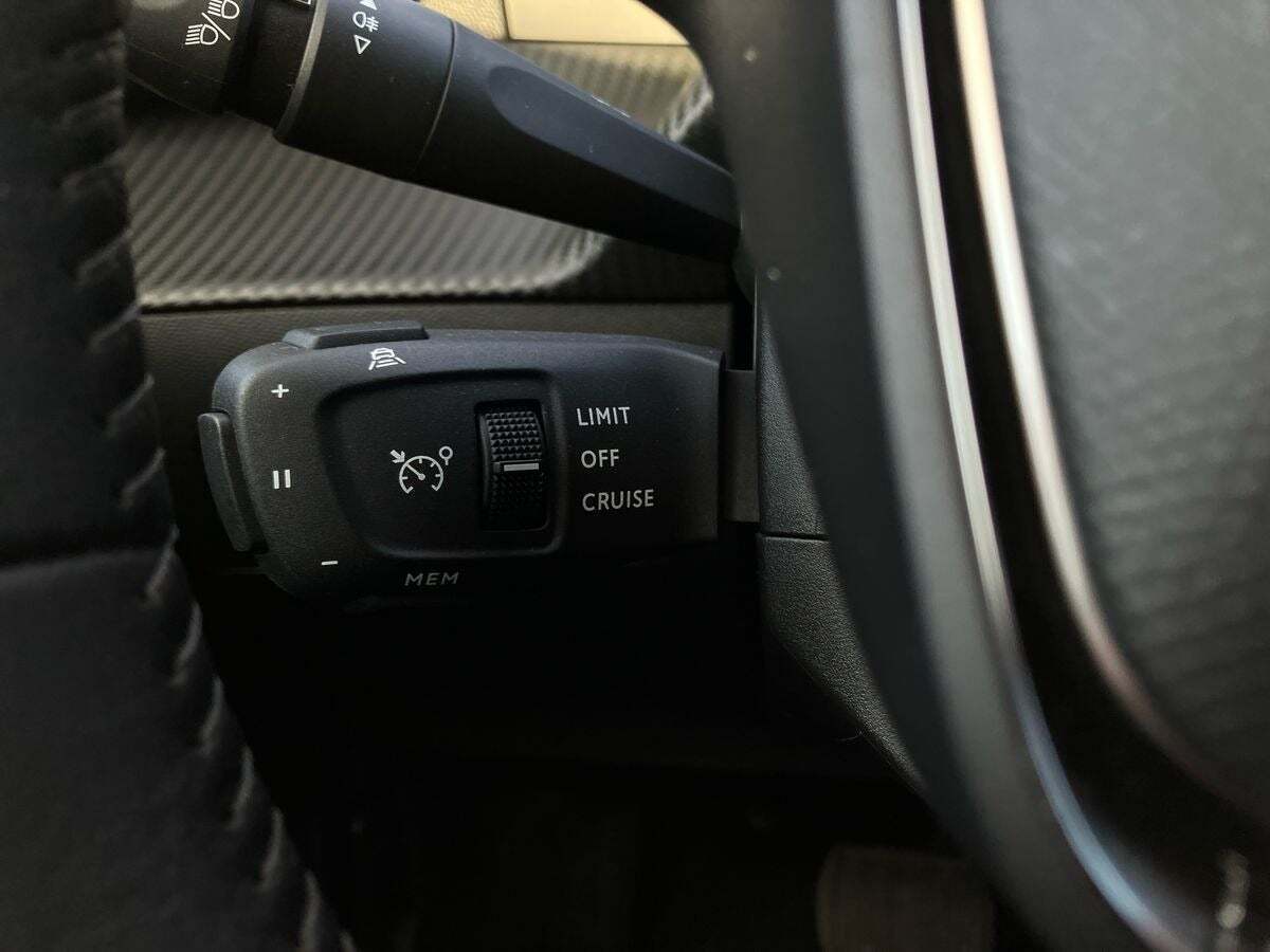 Hvid Peugeot e-208 fra 2021