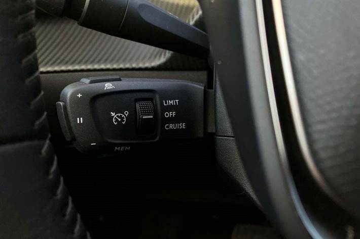 Hvid Peugeot e-208 fra 2021