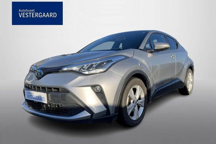 Sølv Toyota C-HR fra 2022 set udefra