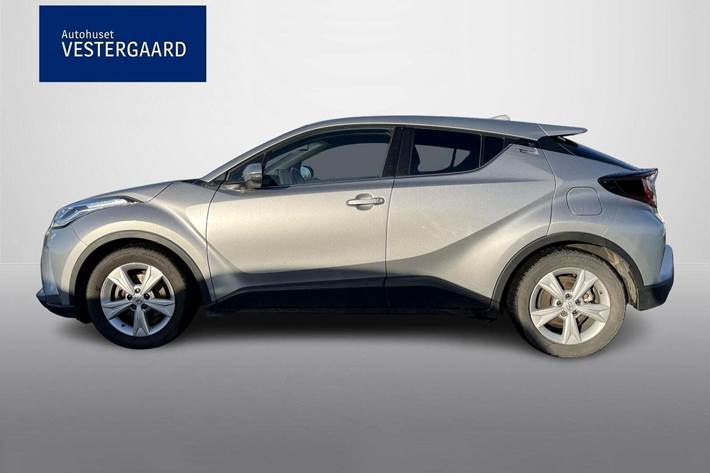 Sølv Toyota C-HR fra 2022