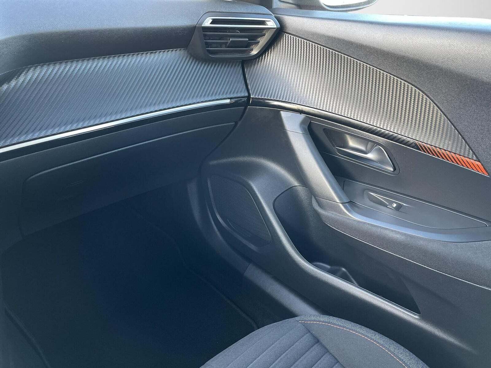 Orange Peugeot e-2008 fra 2021