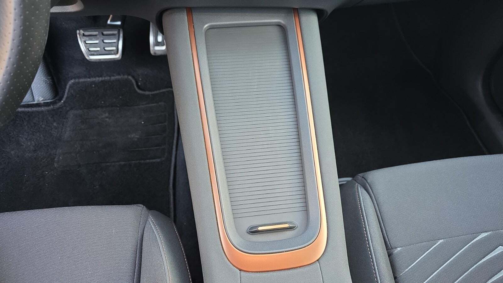 Grå Cupra Born fra 2023