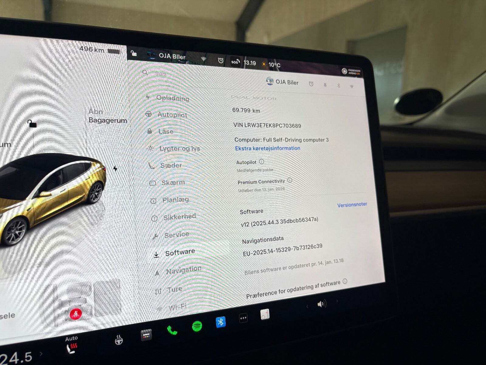 Grå Tesla Model 3 fra 2022