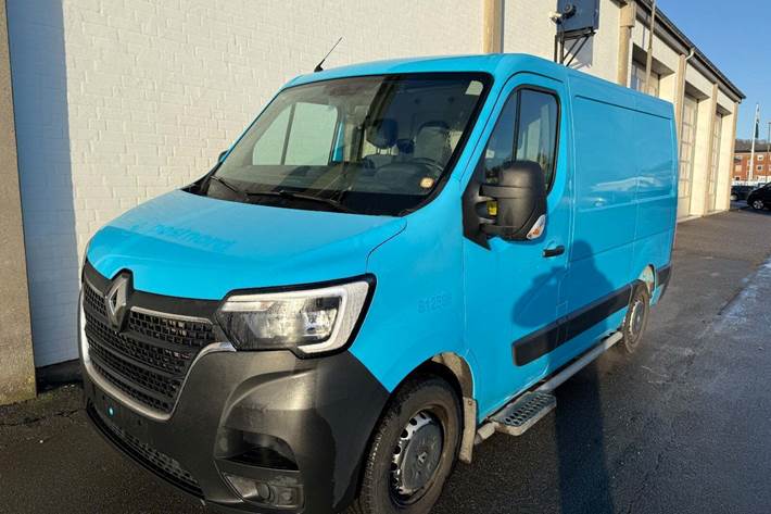 Blå Renault Master IV T33 fra 2019