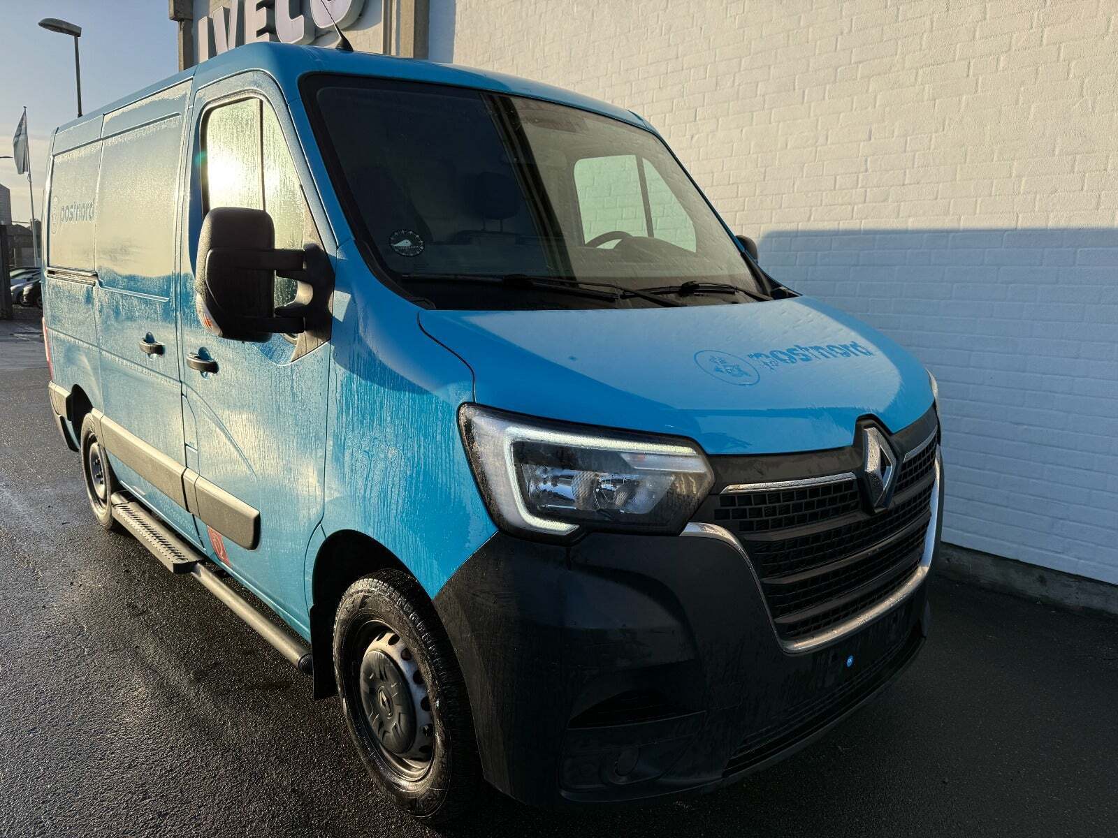 Blå Renault Master IV T33 fra 2019