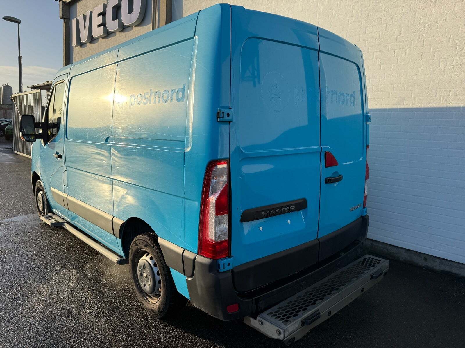 Blå Renault Master IV T33 fra 2019