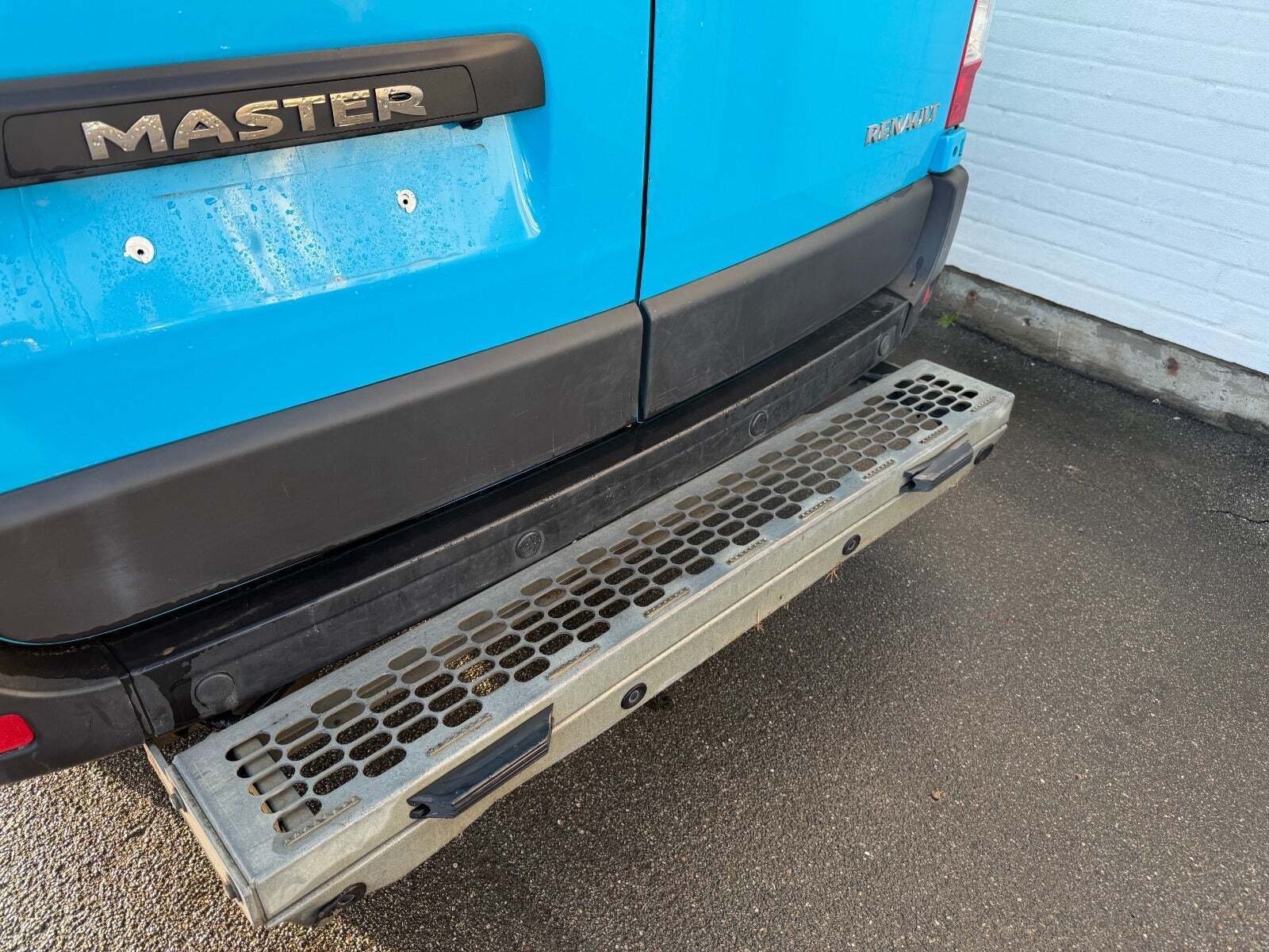 Blå Renault Master IV T33 fra 2019