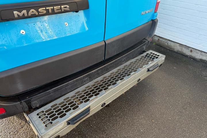 Blå Renault Master IV T33 fra 2019
