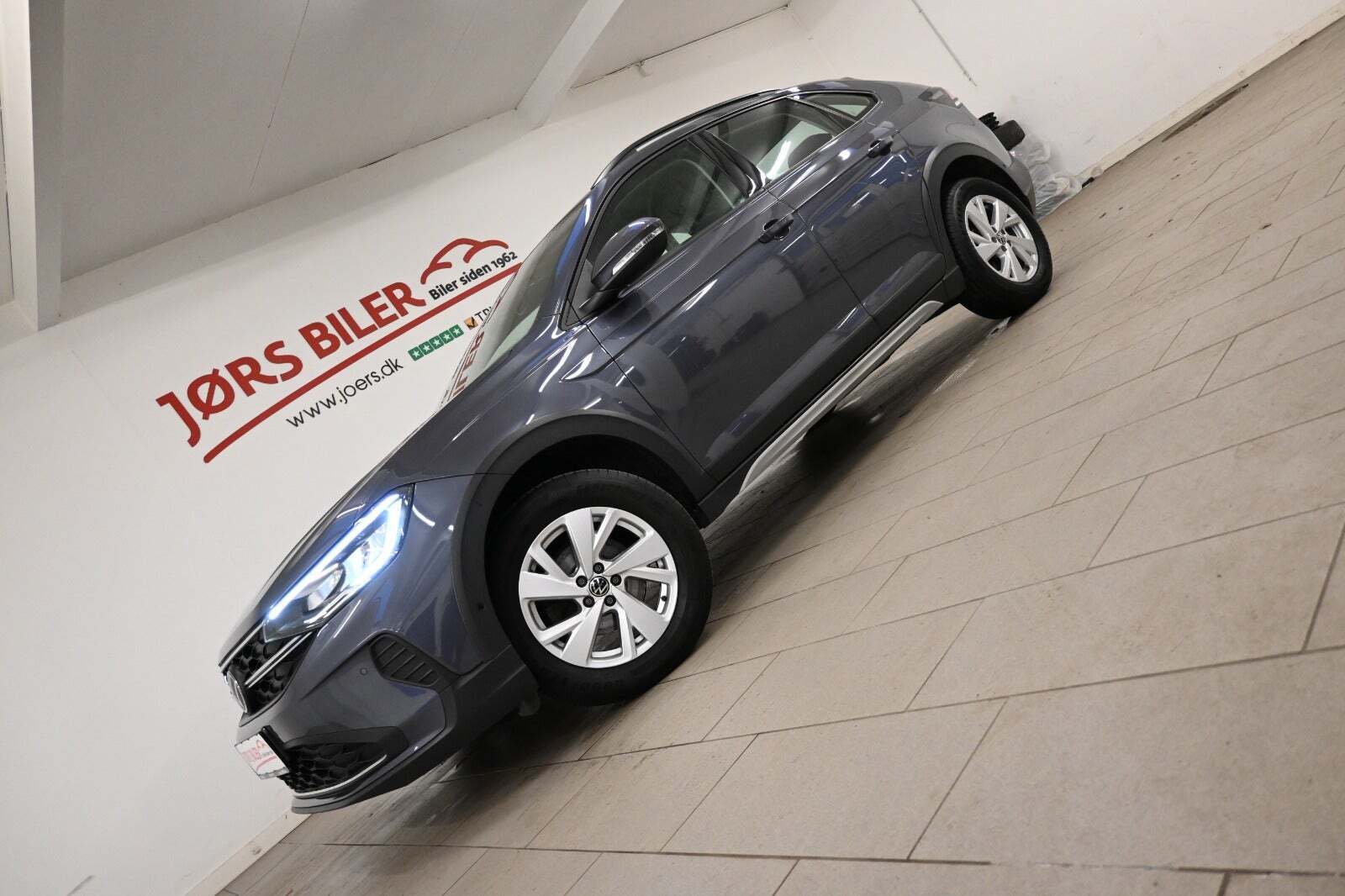 Grå VW Taigo fra 2023