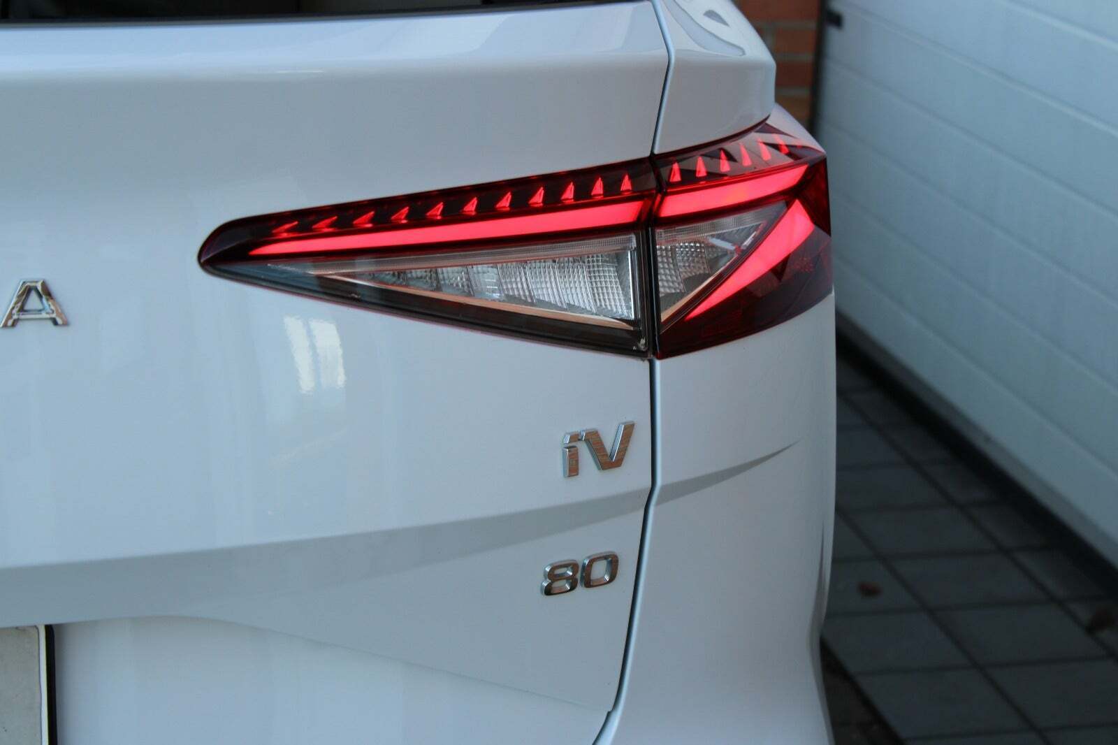 Hvid Skoda Enyaq fra 2022