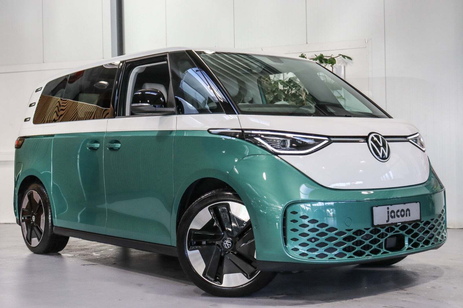 VW ID.Buzz 77 Pro SWB