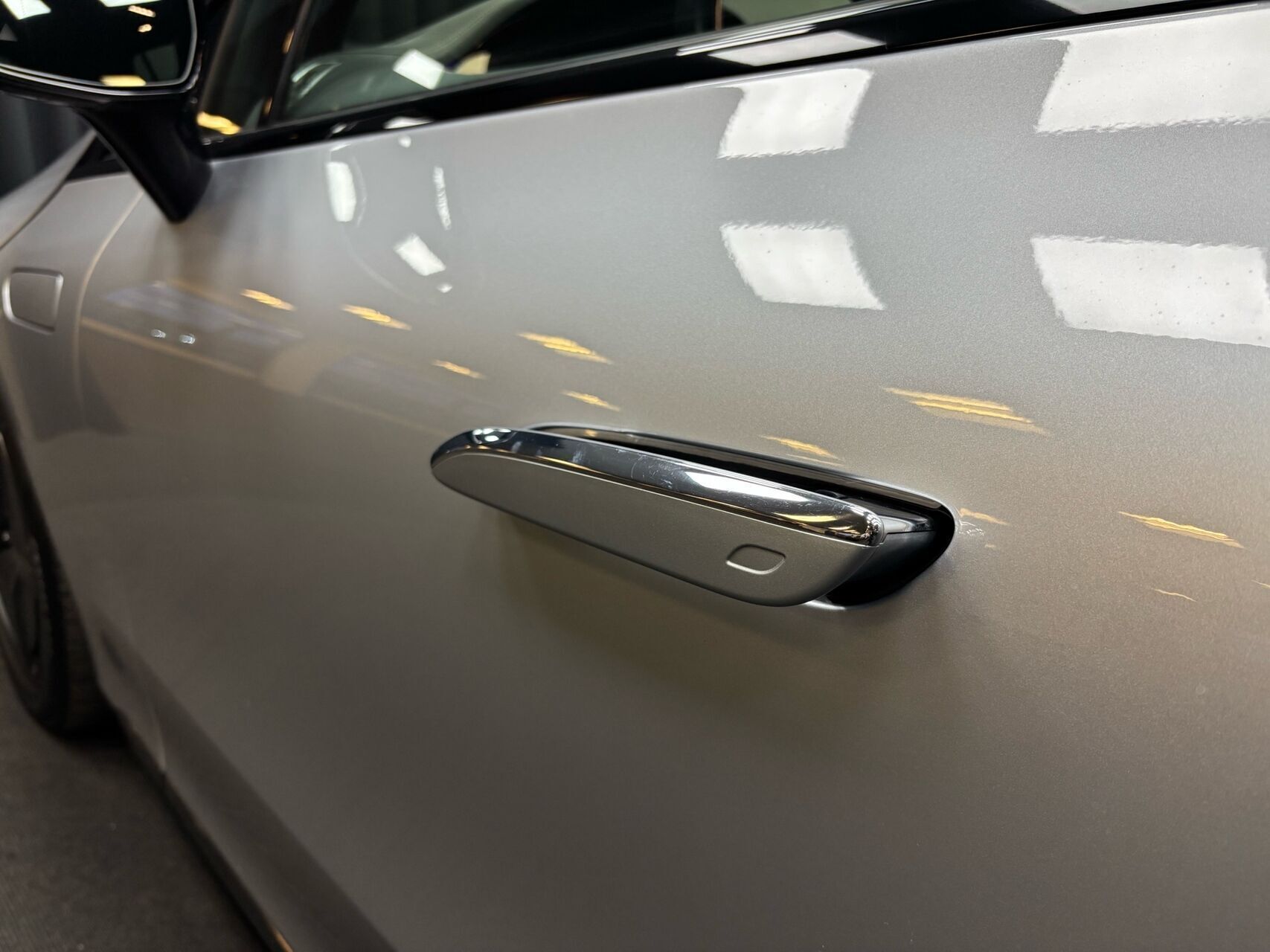 Grå Mercedes EQS 450+ fra 2022