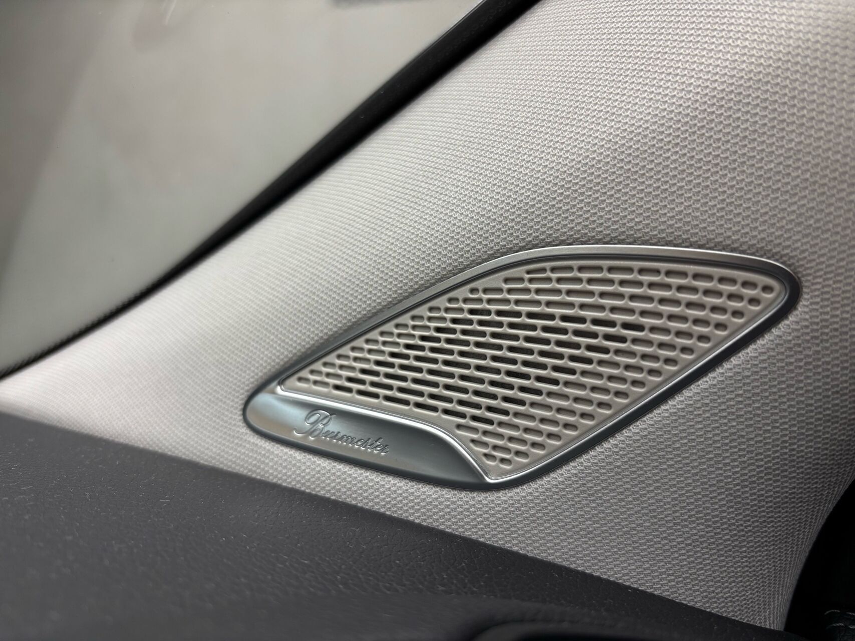 Hvid Mercedes EQA 250 fra 2020