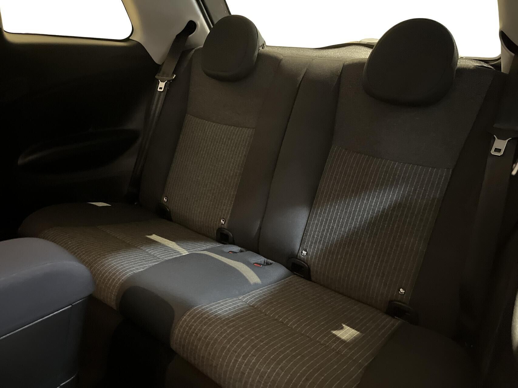 Grå Fiat 500e fra 2022