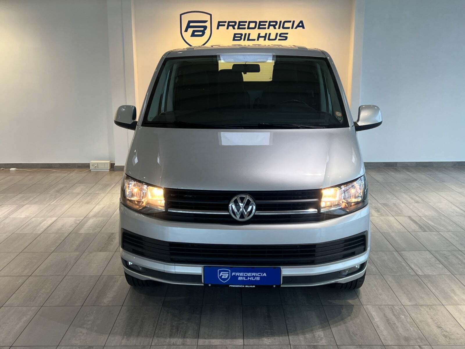 VW Transporter 2,0 TDi 204 Kassevogn DSG lang