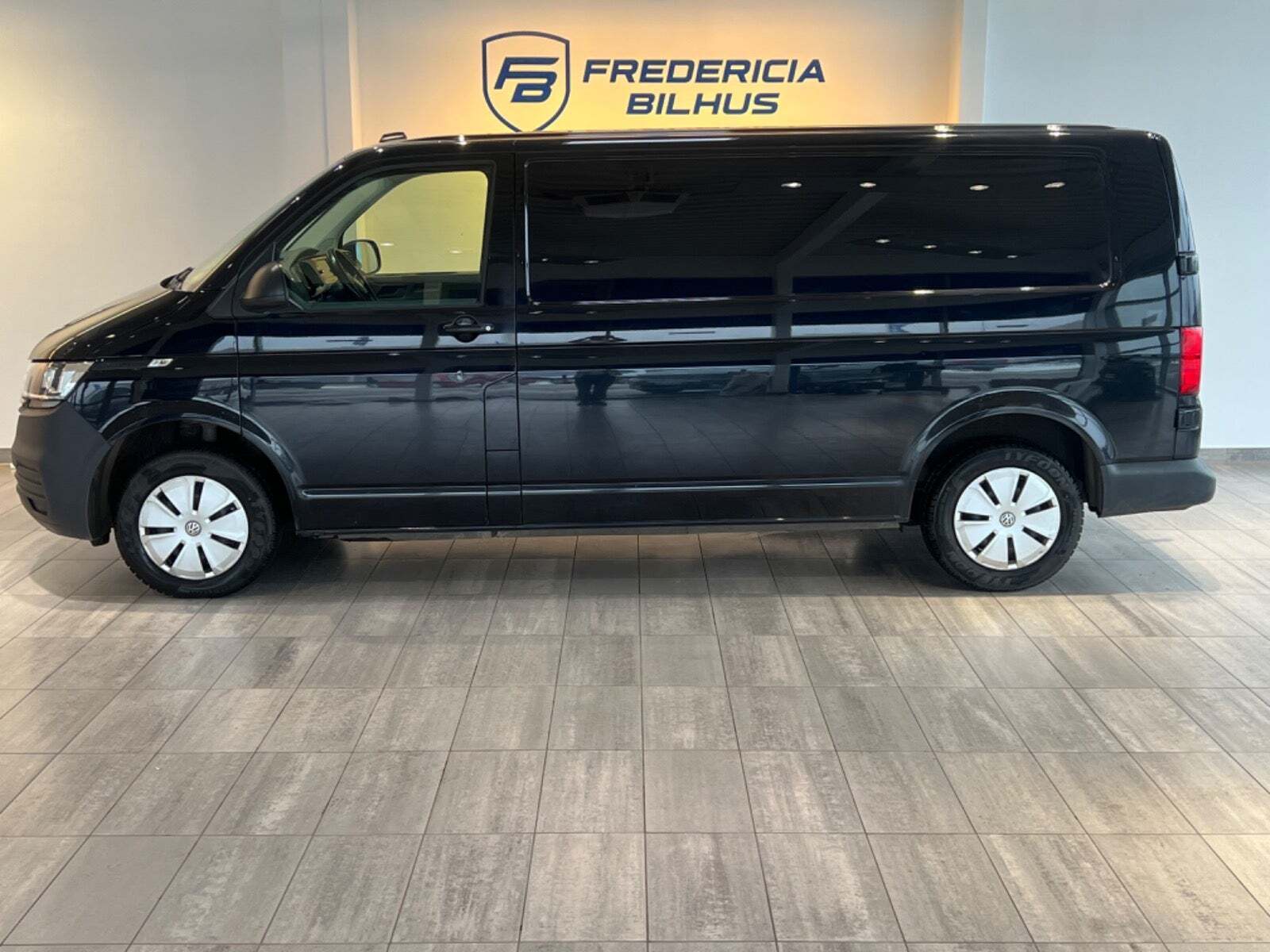 VW Transporter 2,0 TDi 150 Kassevogn DSG lang