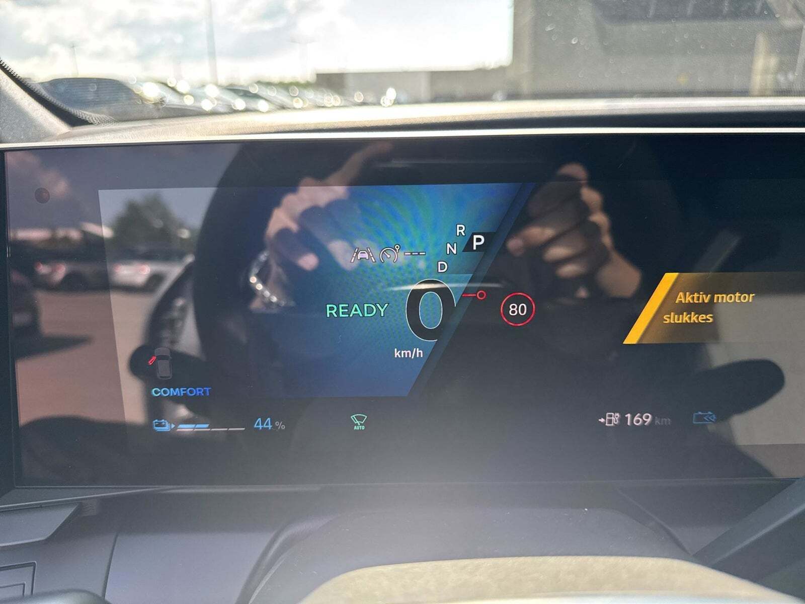 Grå Renault Megane E-Tech fra 2025