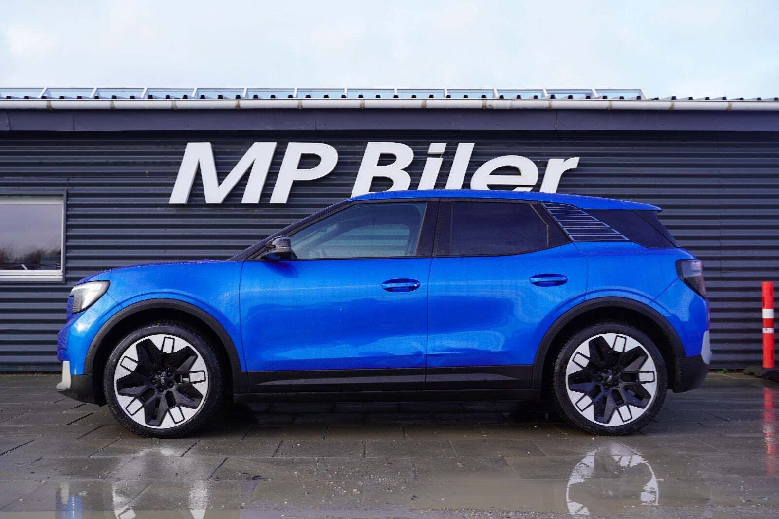 Ford Explorer 84 Select Extended Range AWD