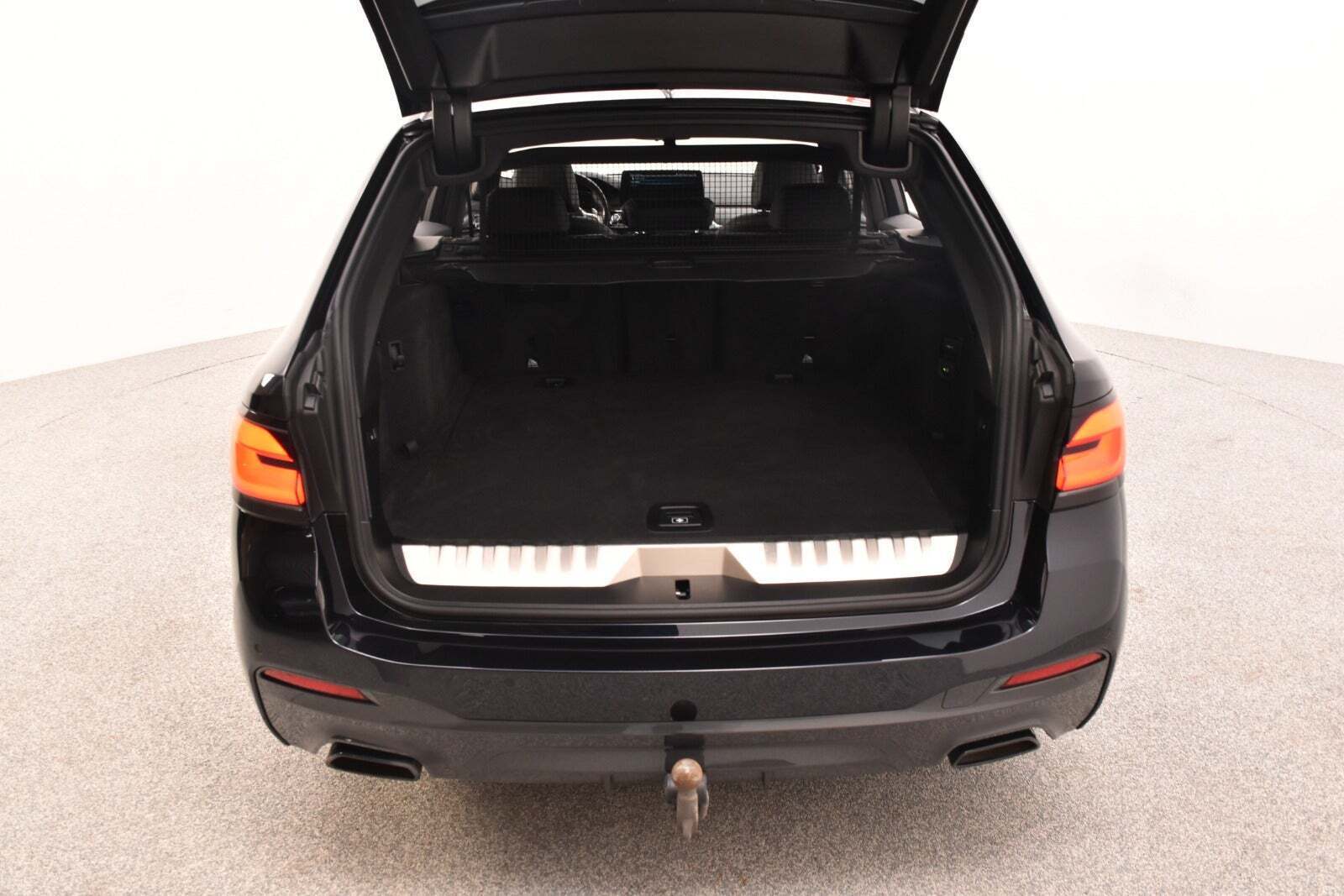 Sort BMW 530e fra 2021