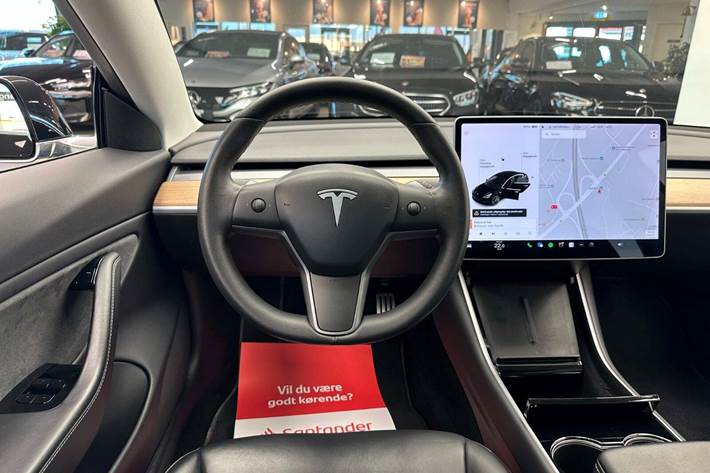 Sort Tesla Model 3 fra 2020