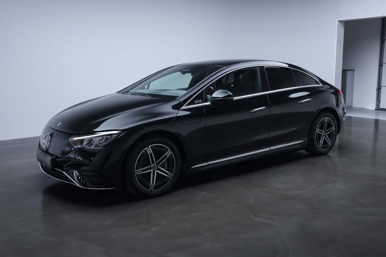 Sort Mercedes EQE350+ fra 2025
