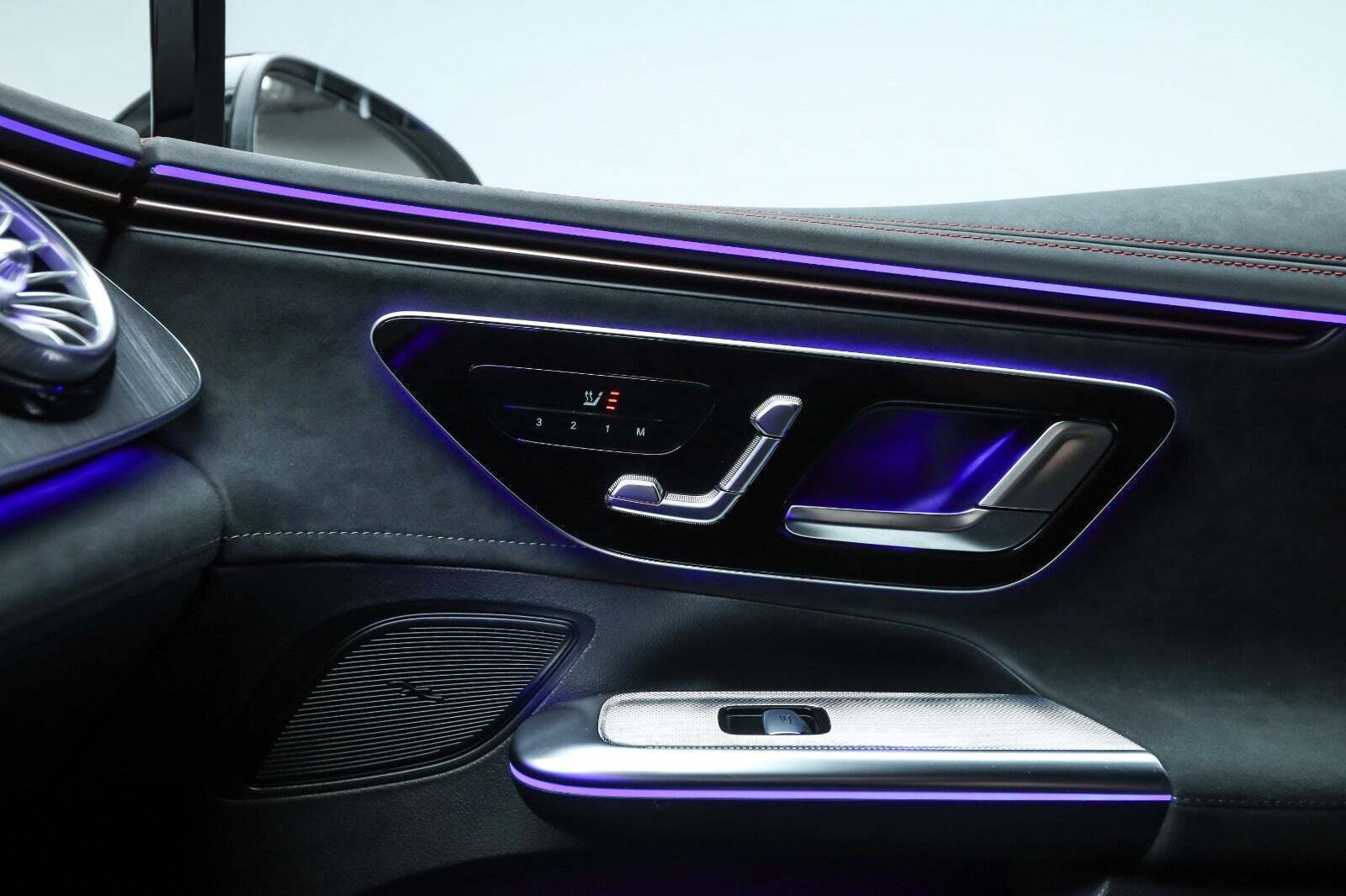 Sort Mercedes EQE350+ fra 2025