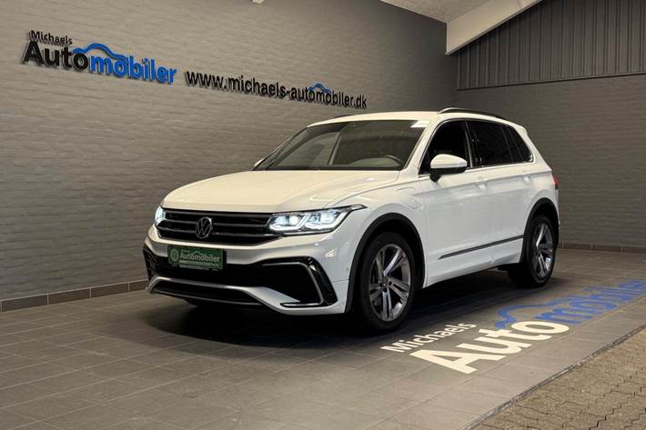 Hvid VW Tiguan fra 2021 set udefra