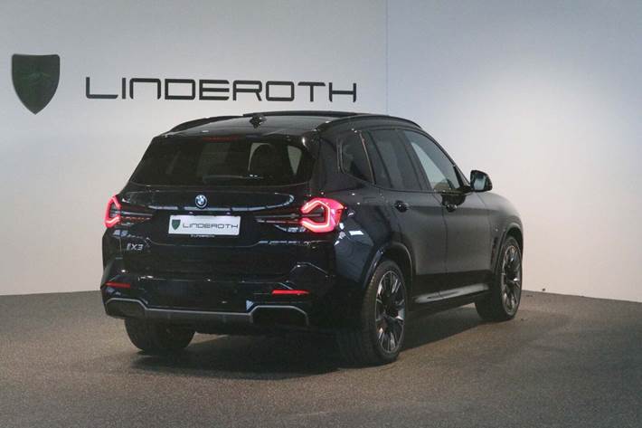 Blå BMW iX3 fra 2023