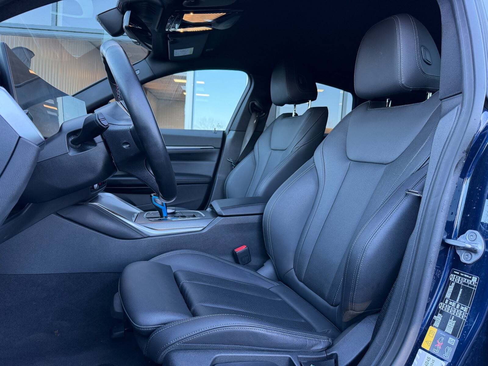 Blå BMW i4 fra 2023