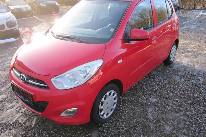 Rød Hyundai i10 fra 2012