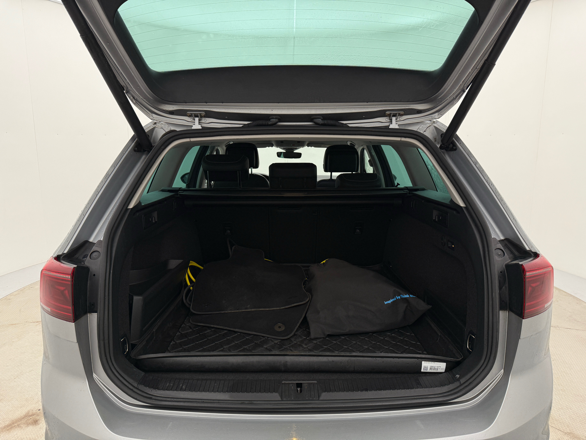 Sølv VW Passat fra 2020