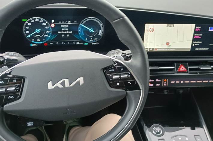 Grå Kia Niro EV fra 2023