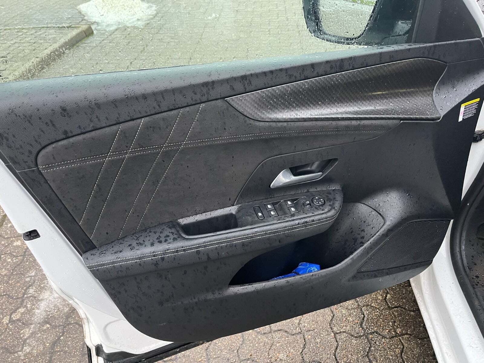 Hvid Opel Mokka-e fra 2021