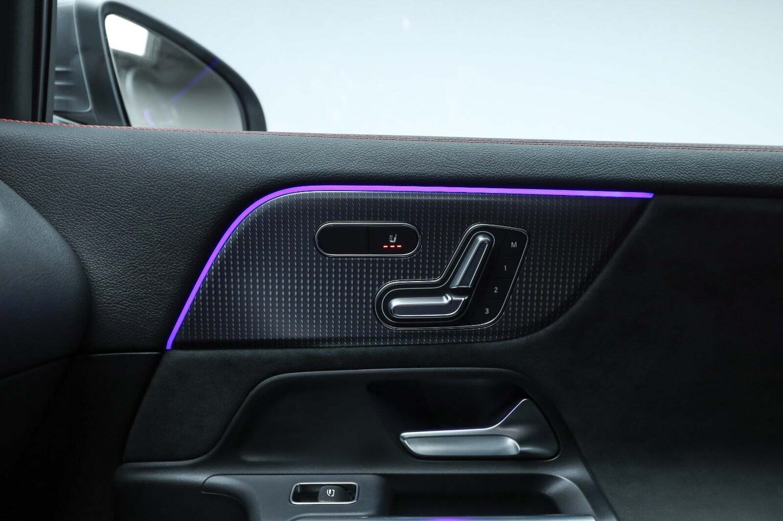 Grå Mercedes EQA300 fra 2023