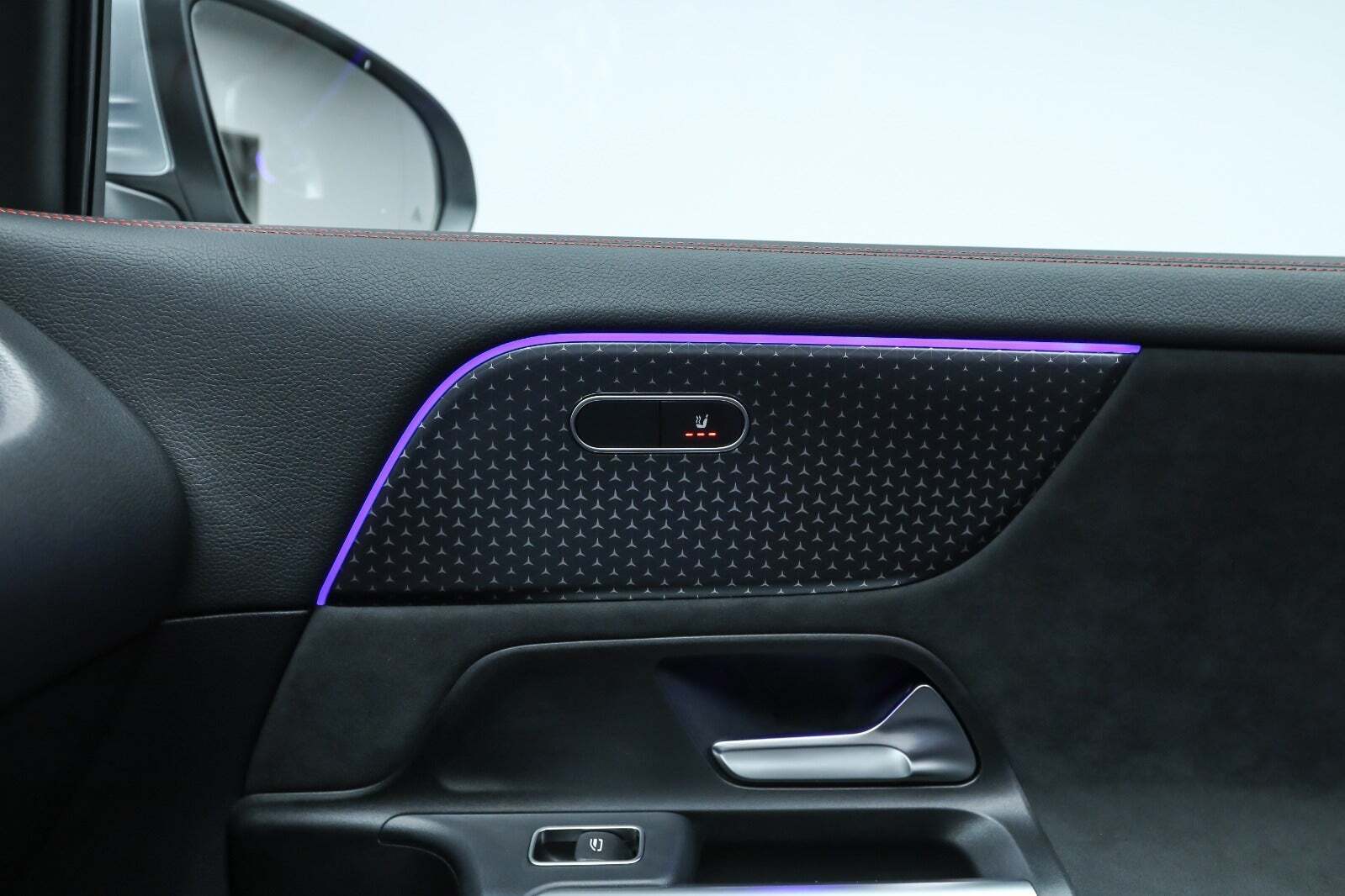 Sølv Mercedes EQA250+ fra 2025