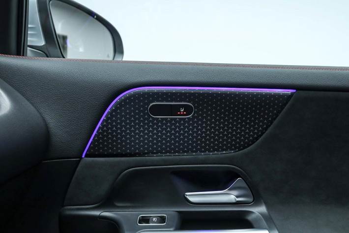 Sølv Mercedes EQA250+ fra 2025