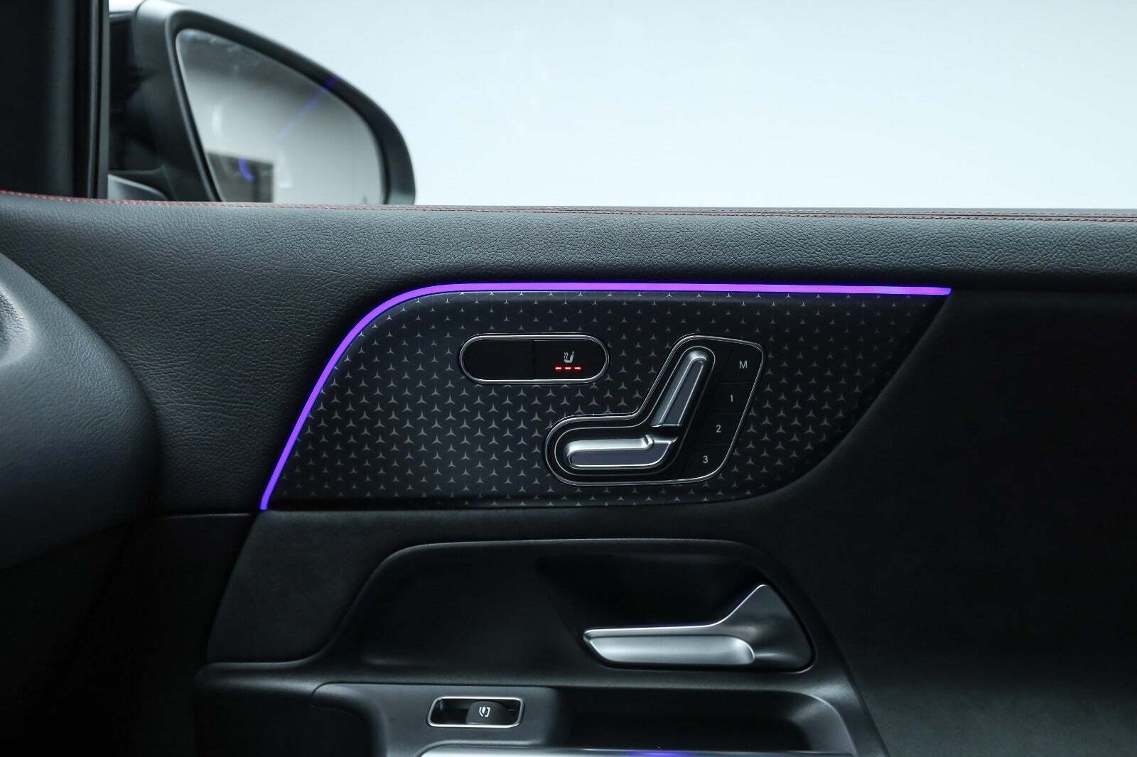 Sort Mercedes EQA350 fra 2025