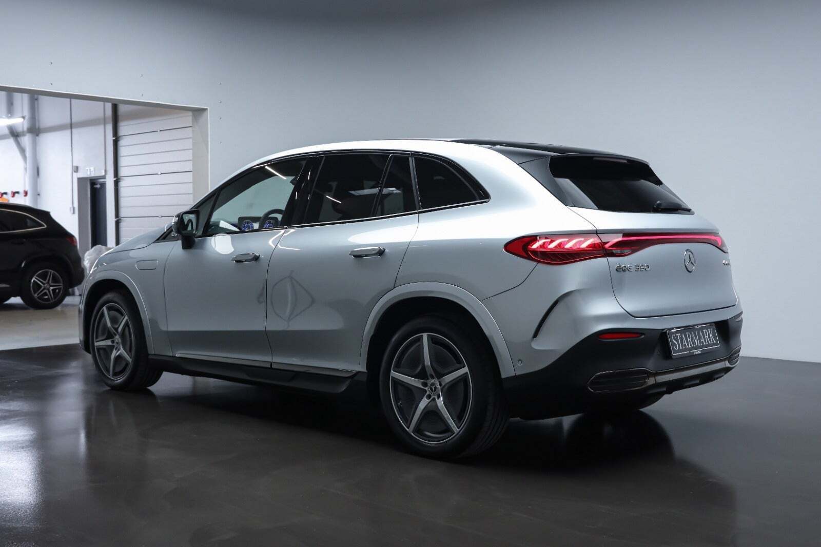 Sølv Mercedes EQE350 SUV fra 2025