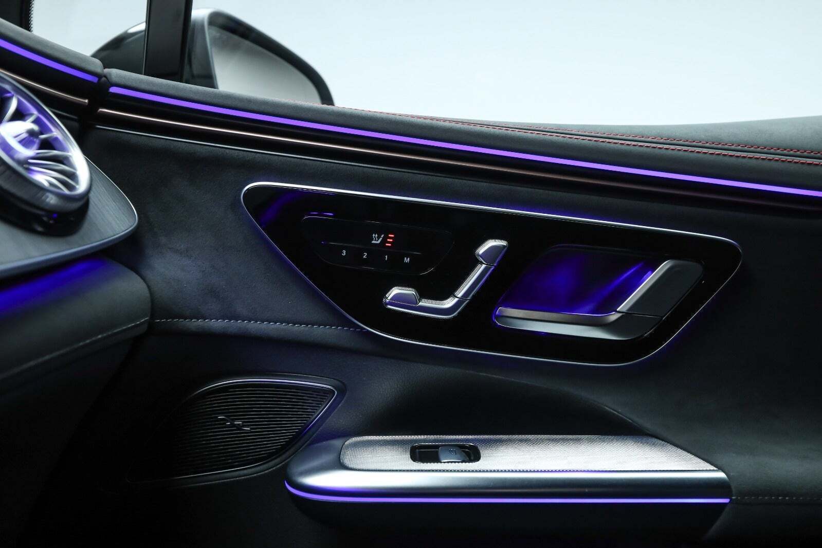 Sølv Mercedes EQE350 SUV fra 2025