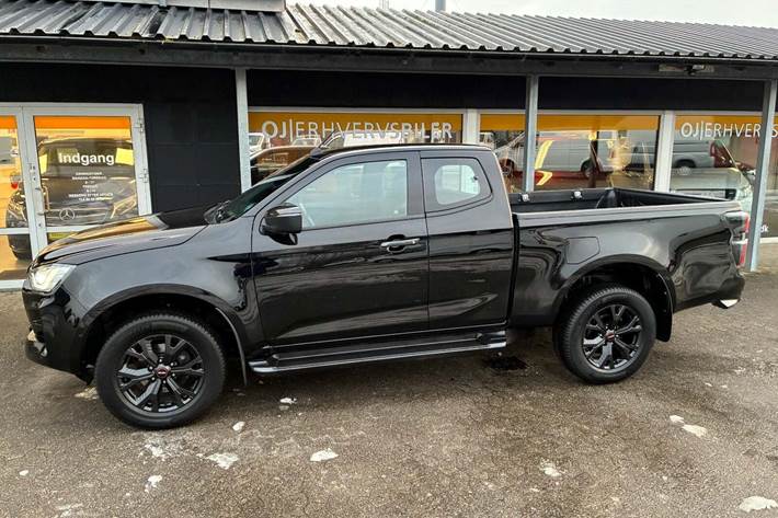 Sort Isuzu D-Max fra 2024