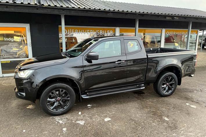 Sort Isuzu D-Max fra 2024