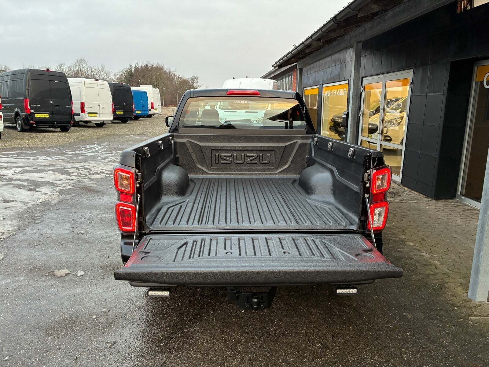 Sort Isuzu D-Max fra 2024