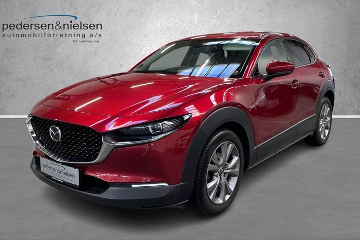 Rød Mazda CX-30 fra 2021 set udefra