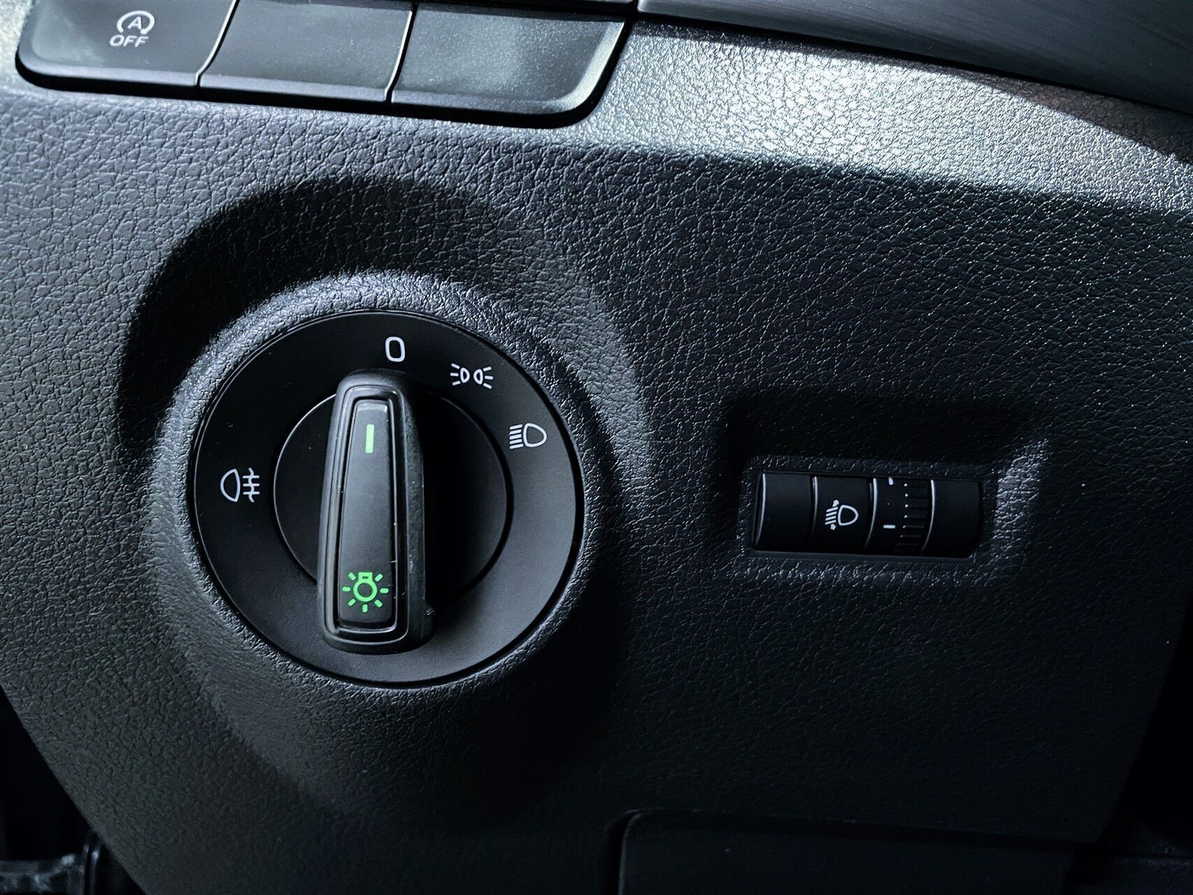 Grå Skoda Fabia fra 2019