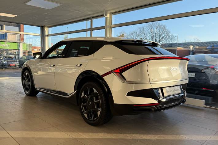 Hvid Kia EV6 fra 2025