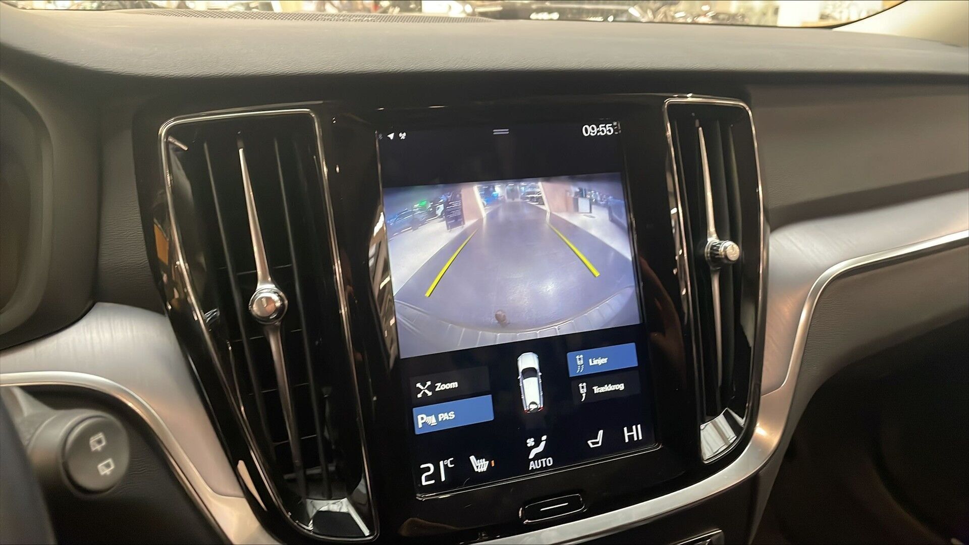 Grå Volvo V60 fra 2019